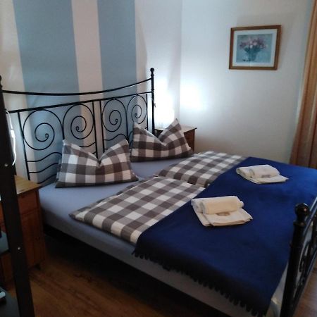 Landhaus Edelweiss Bed&Breakfast - Adults Only Нойштадт-ам-Ренштайг Экстерьер фото