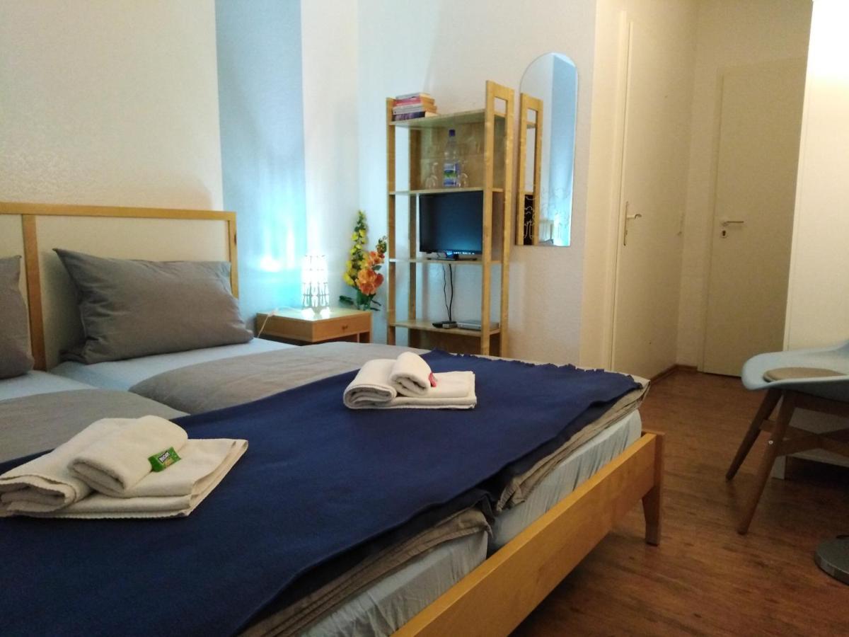 Landhaus Edelweiss Bed&Breakfast - Adults Only Нойштадт-ам-Ренштайг Экстерьер фото